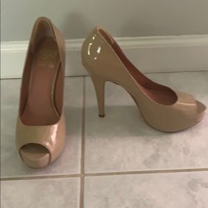 Vince Camuto skintone platform peeptoe heels Sz 8
